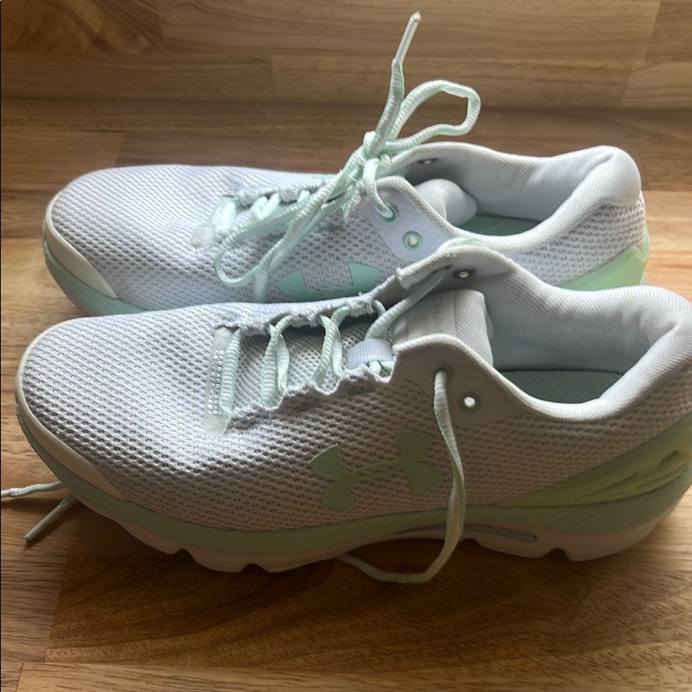 Under Armour Women's White and Light Green Sneakers